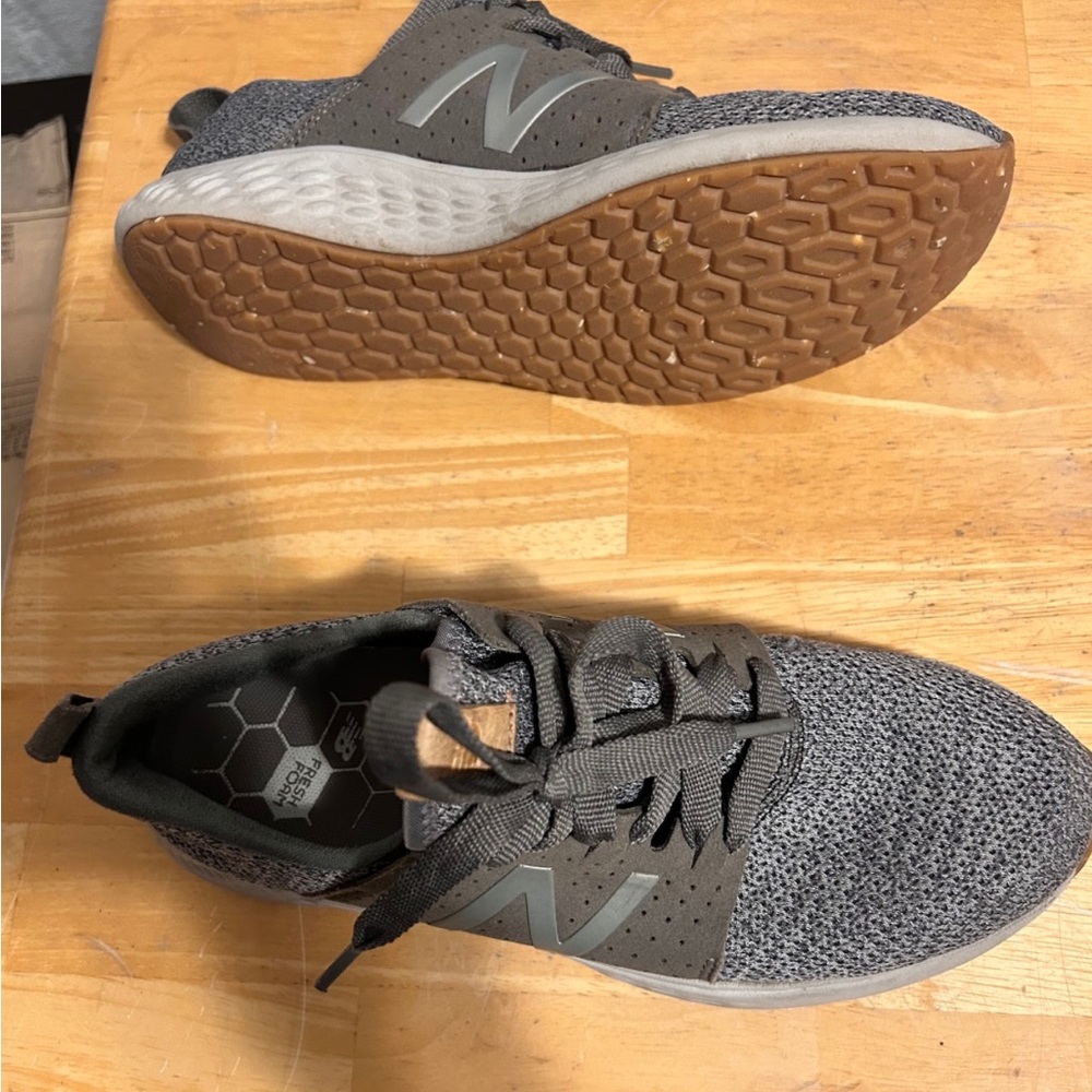 Men’s Running Shoes - Picture 3 of 3